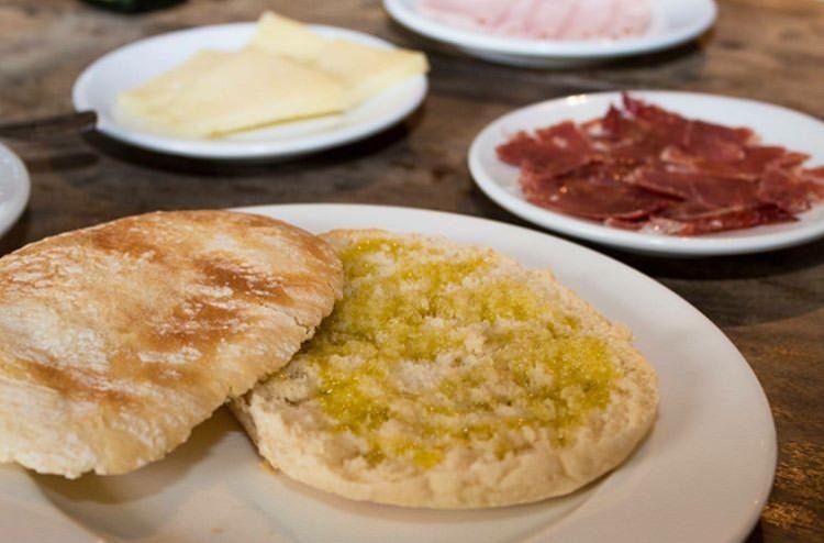 Mollete Clásico con aceite de oliva virgen extra